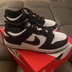 NIKE DUNK LOW BLACK/WHITE PANDAS SZ 2Y NIB